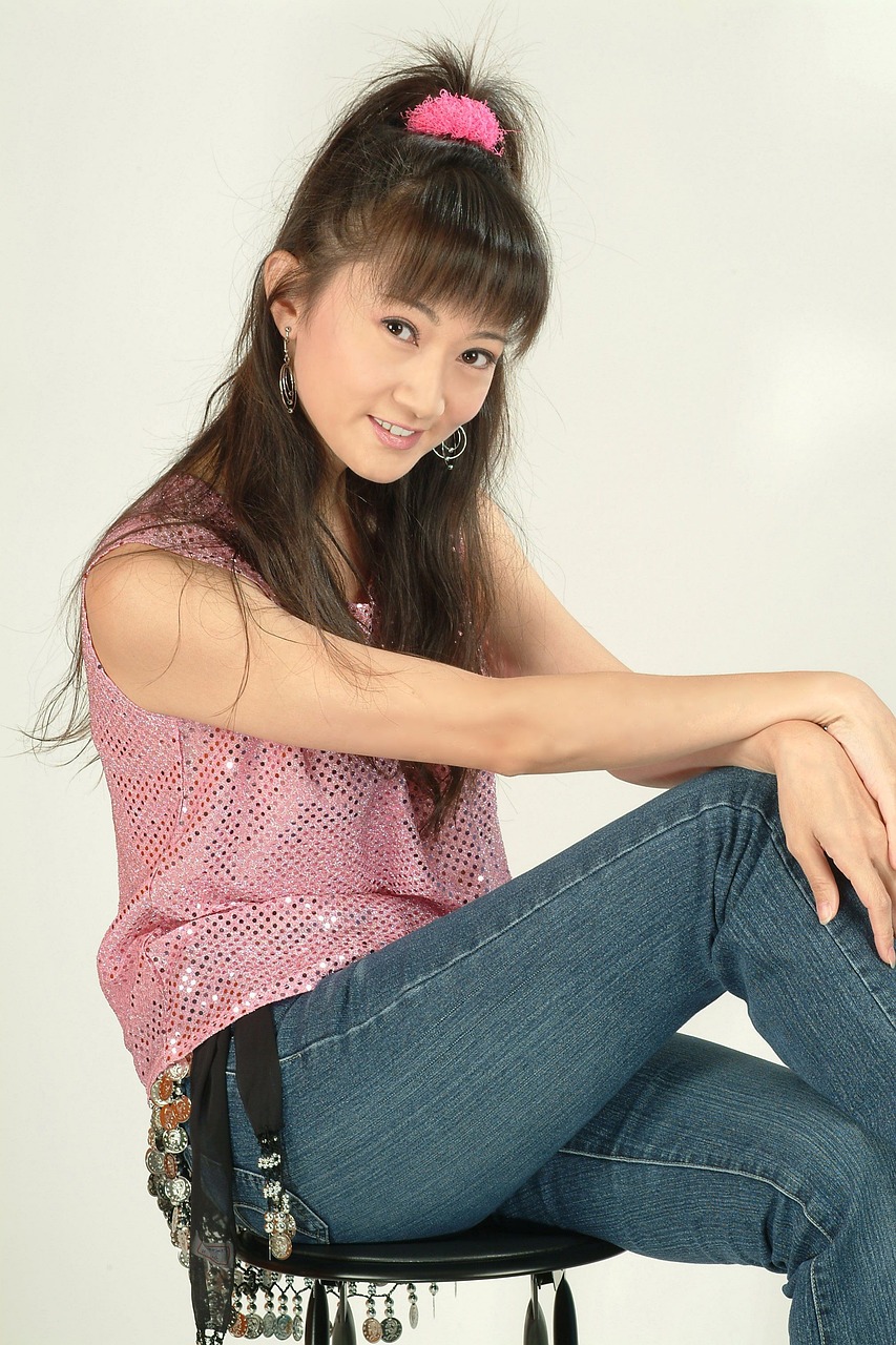 丰满女演员，探索美丽的多元性